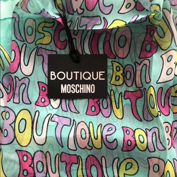 BNWT MOSCHINO scarf 100% silk - Picture 4 of 6